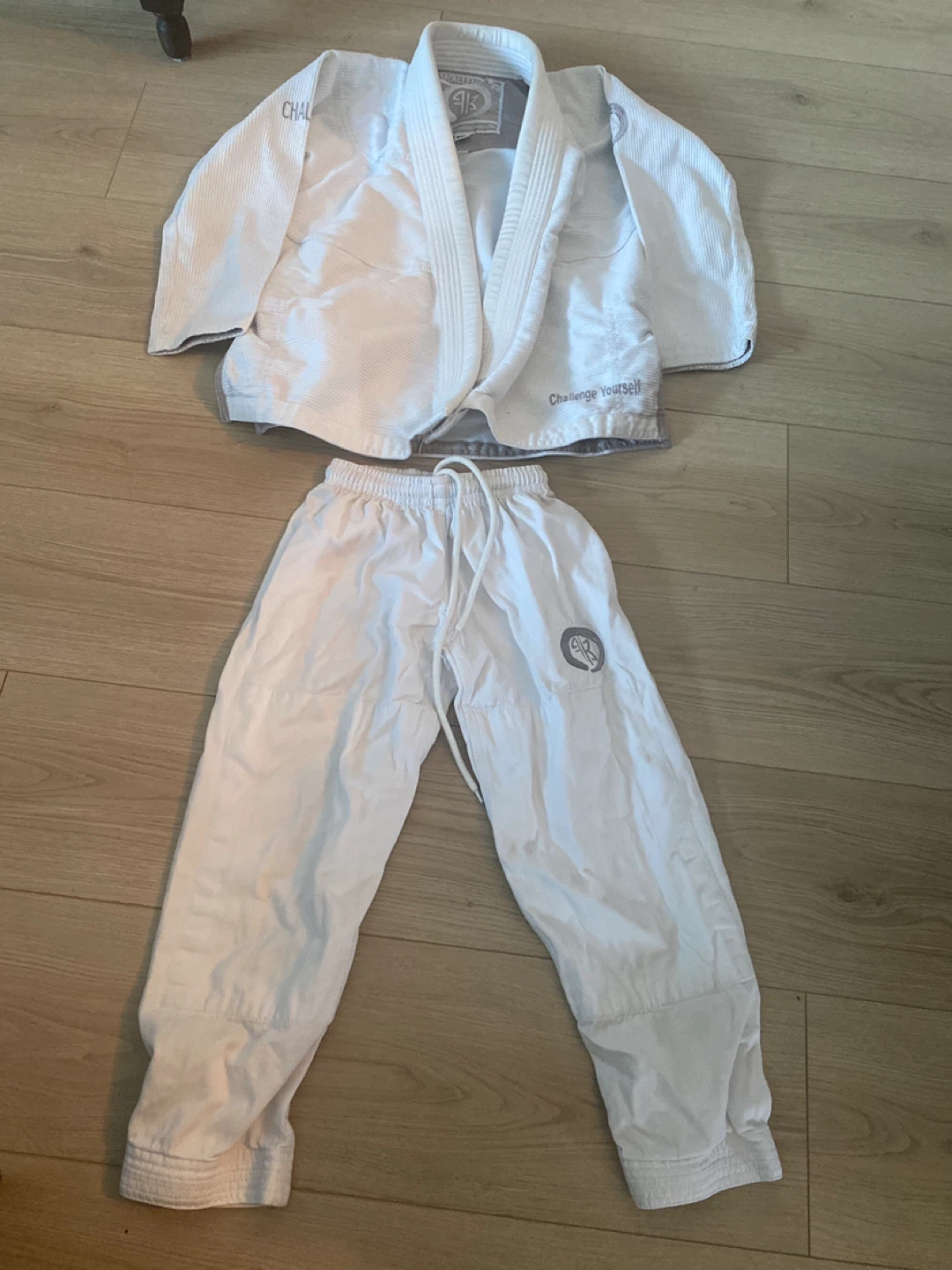 Jiu jitsu Gi ages 6-9