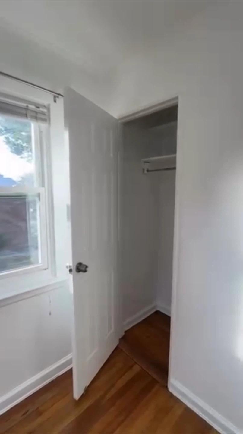 Small Room in Fresh Meadows - photo 3