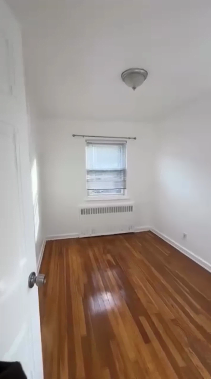 Small Room in Fresh Meadows