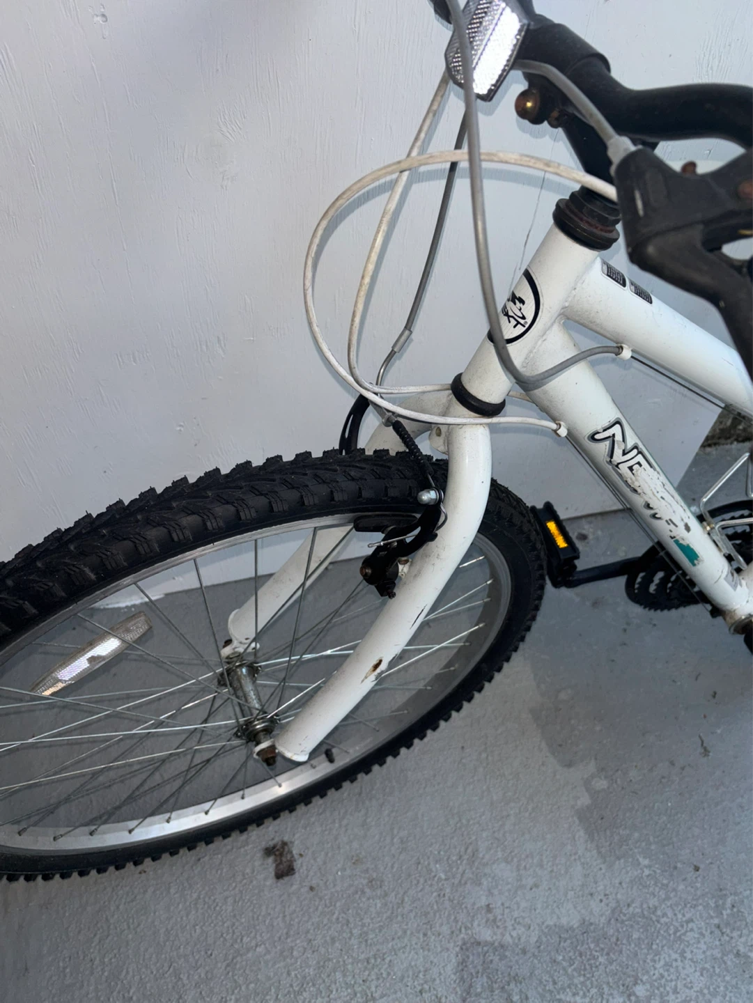 White HighPeak Mountain Bike - photo 2