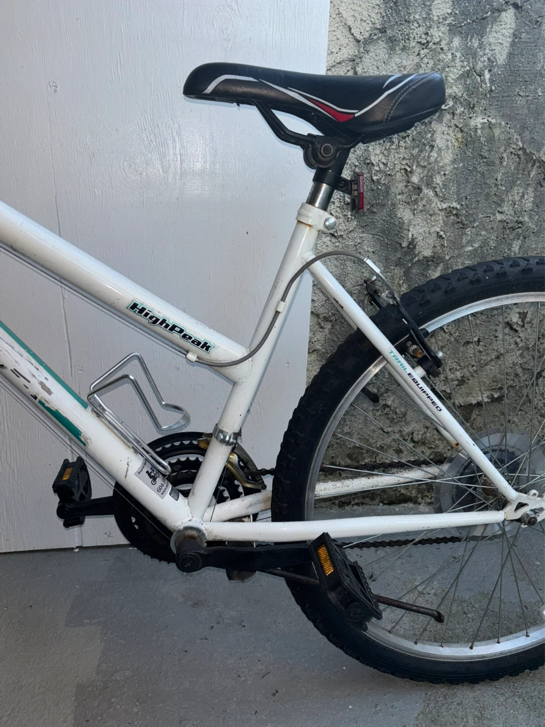 White HighPeak Mountain Bike - photo 3