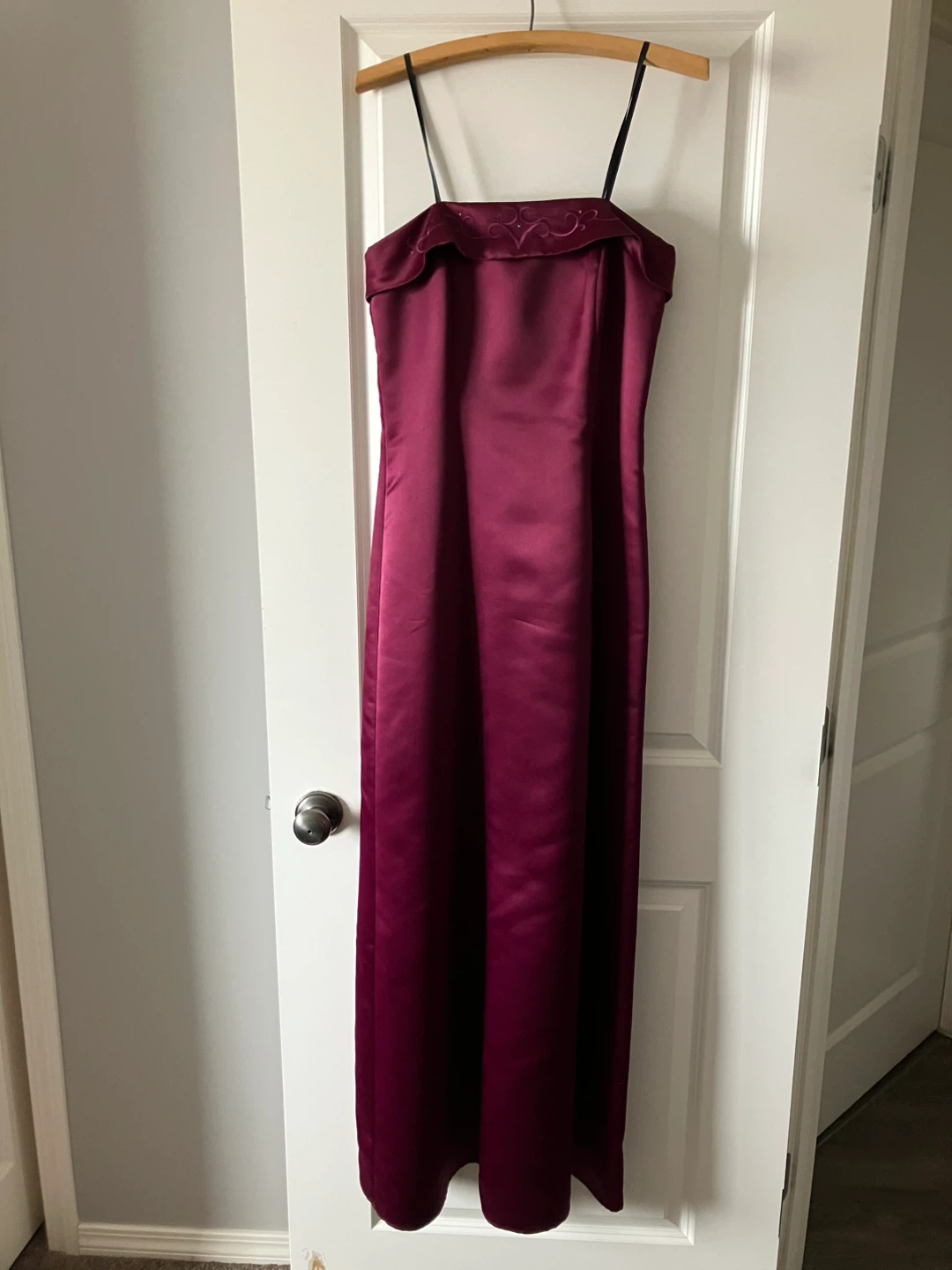 Sz 7 Strapless Burgundy Satin Gown