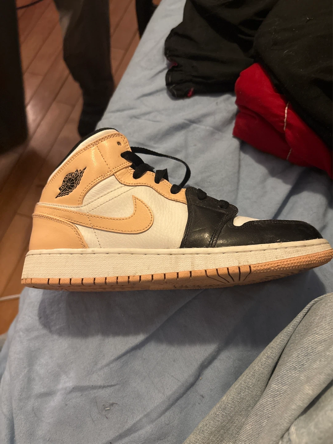 Air Jordan 1 Mid SE Shoes - photo 4