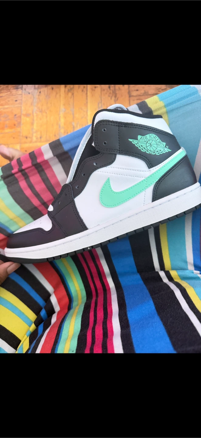 Air Jordan 1 Mid SE "Light Arctic Pink" Sneakers