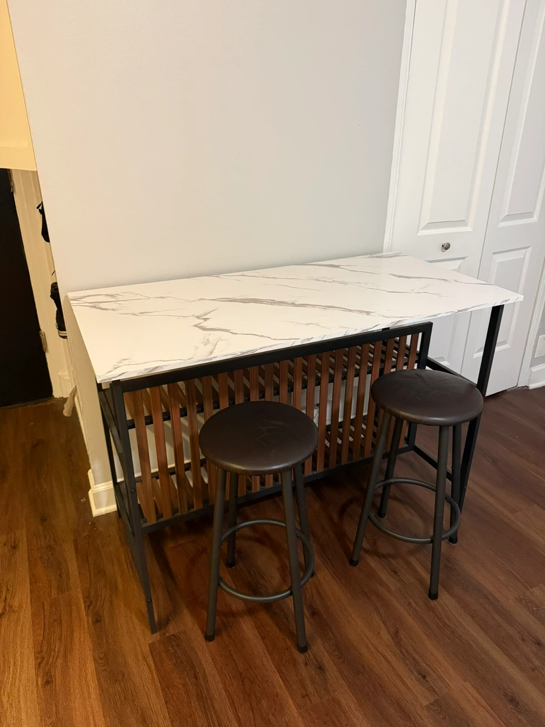 Bar Table with storage space + 2 Stools
