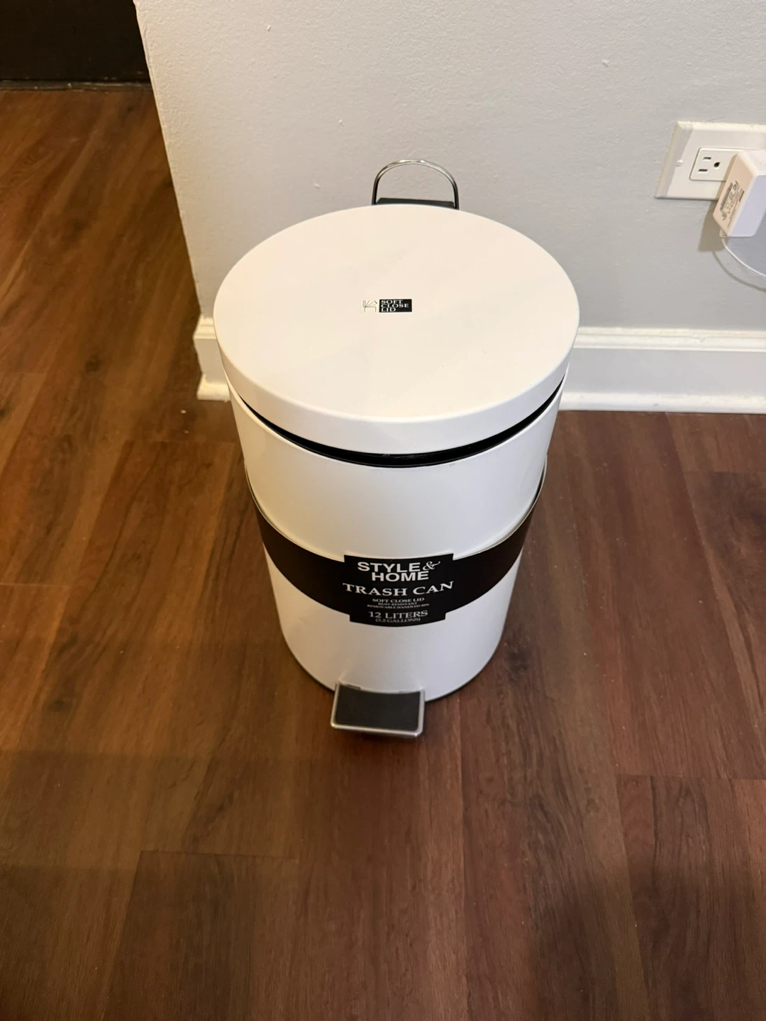 STYLE & HOME White Step Trash Can - photo 2