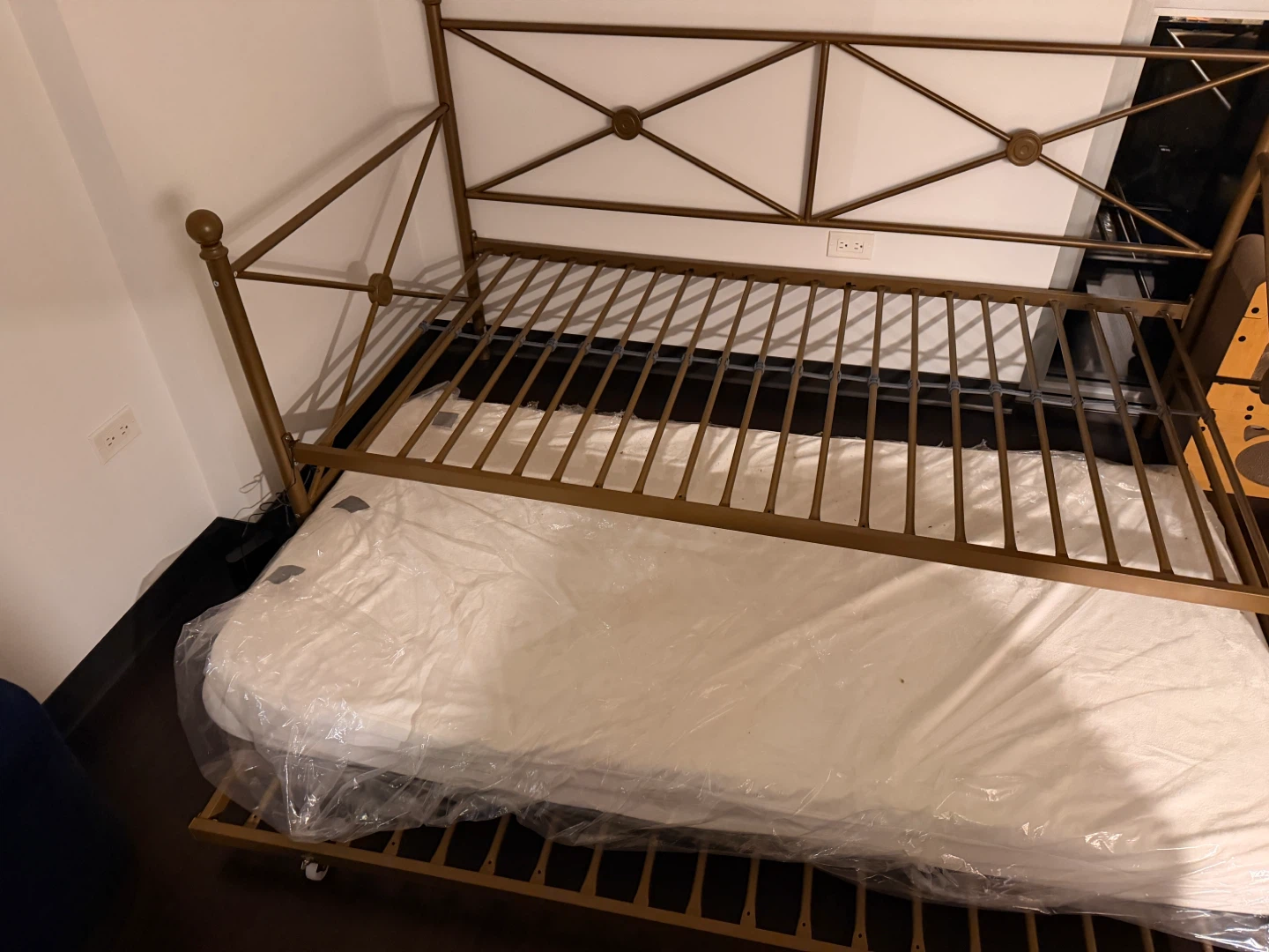 Gold Metal Daybed with Trundle w/ mattress (TWIN) - photo 2