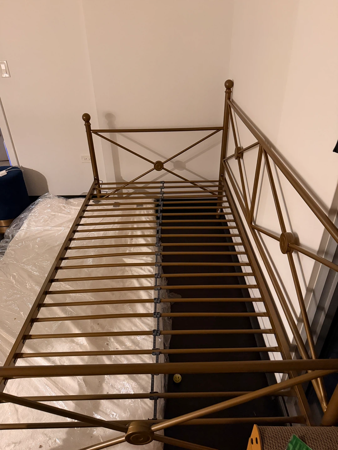 Gold Metal Daybed with Trundle w/ mattress (TWIN) - photo 4