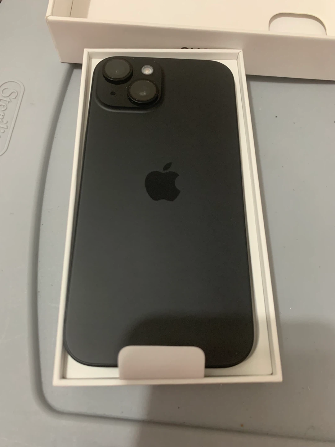 Apple iPhone 15 - photo 2