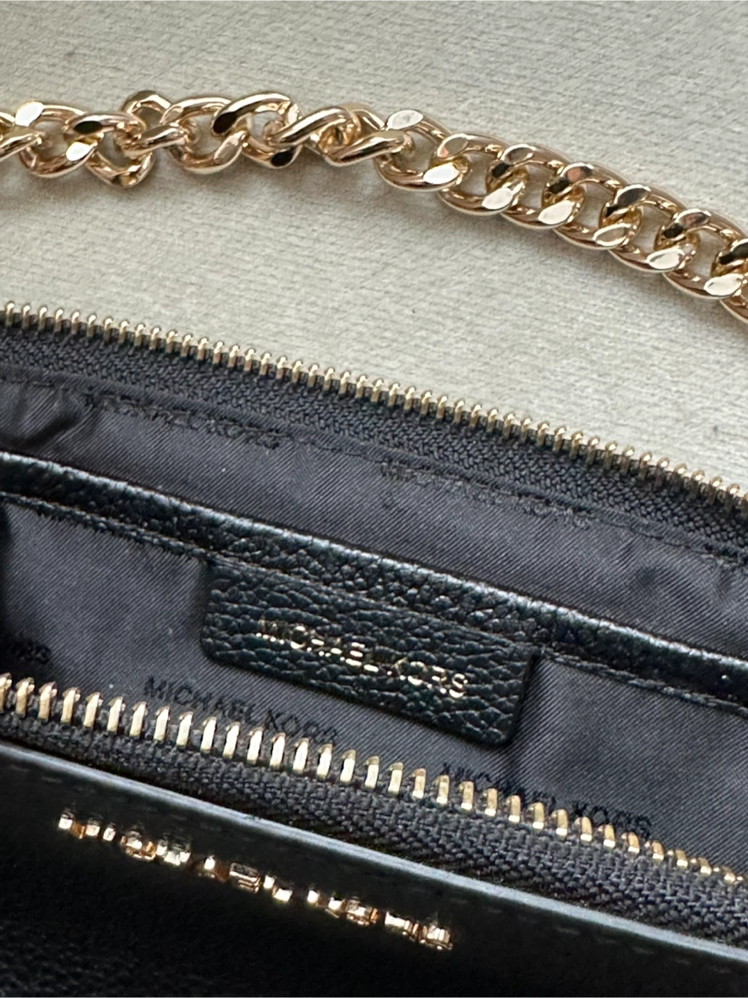 Michael Kors Black Leather  Pochette with Gold Chain🥕 - photo 4