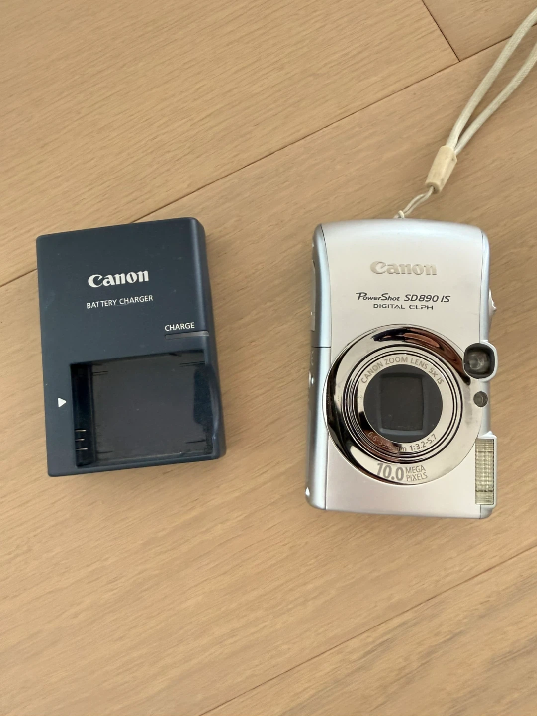 Canon PowerShot SD890 IS Digital ELPH Camera w/ Charger