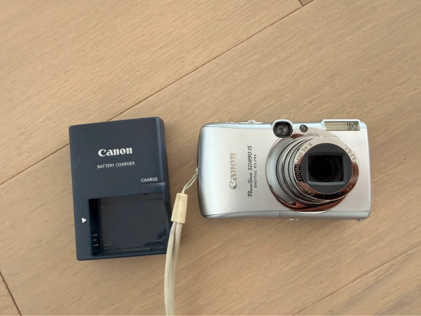 Canon PowerShot SD890 IS Digital ELPH Camera w/ Charger - photo 2
