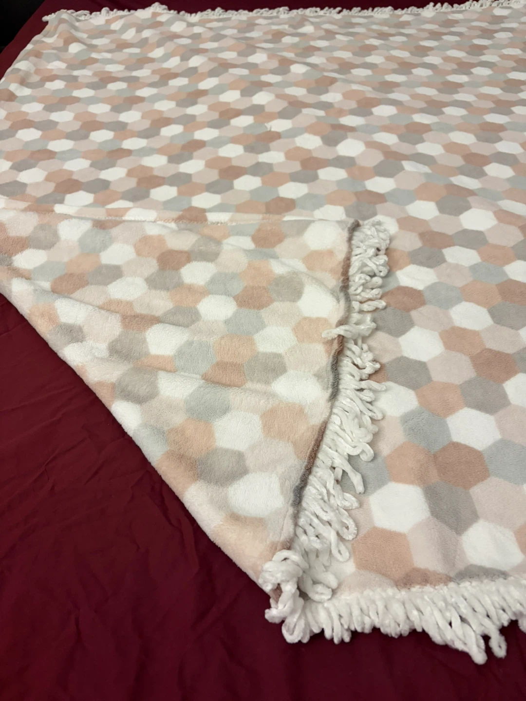 Fuzzy Hexagon Pattern Throw Blanket with Fringe - photo 3