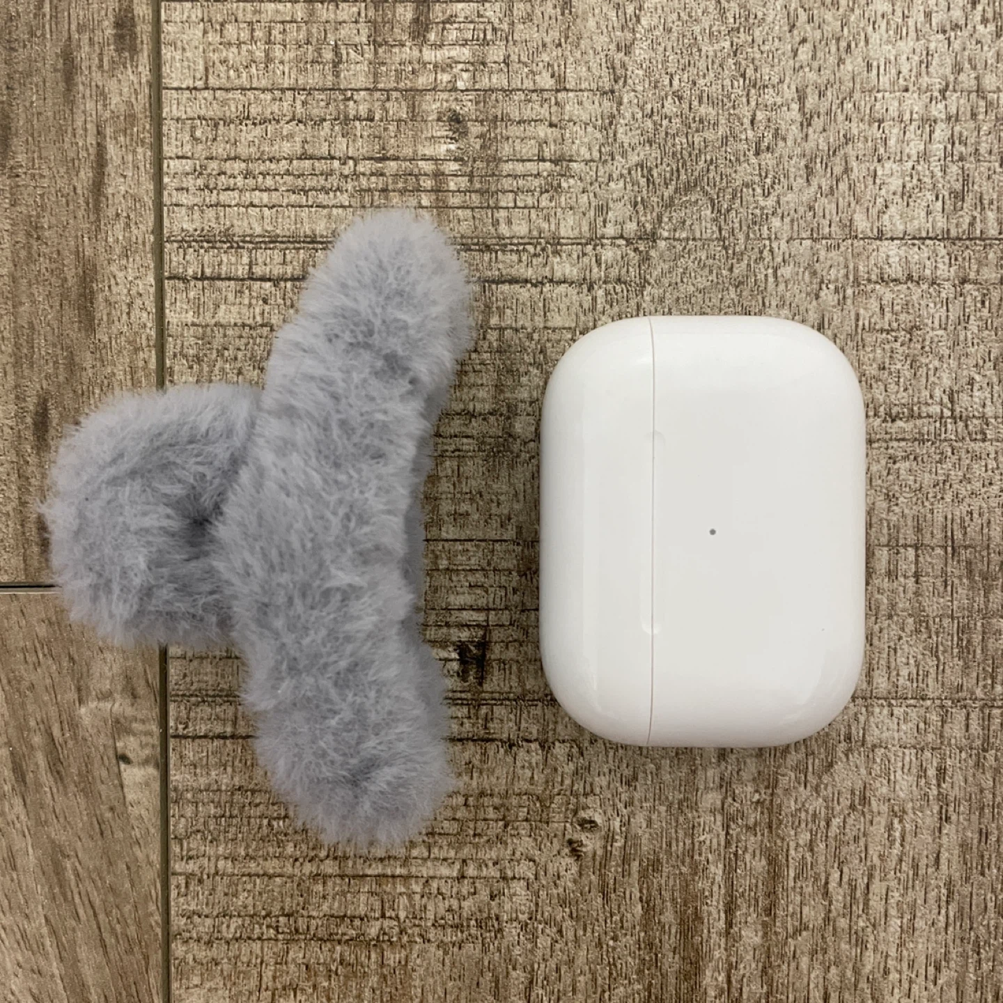 BRAND NEW 🥕 Grey Faux Fur Claw Clip - photo 2