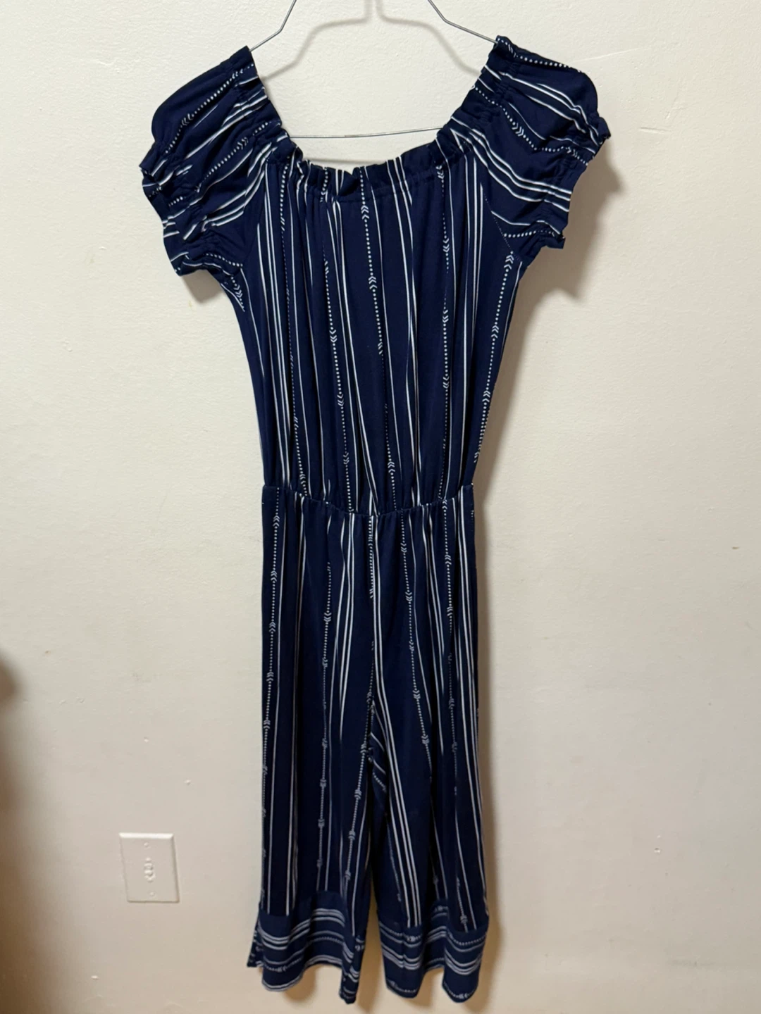 Navy blue and white short-sleeved jumpsuit