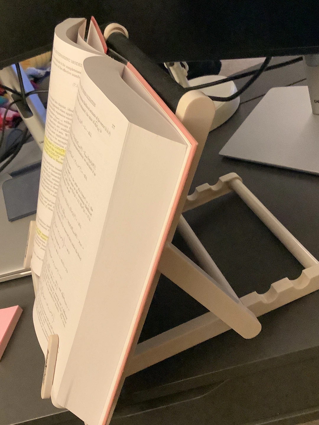 Book holder / “book chair” 🥕 - photo 3