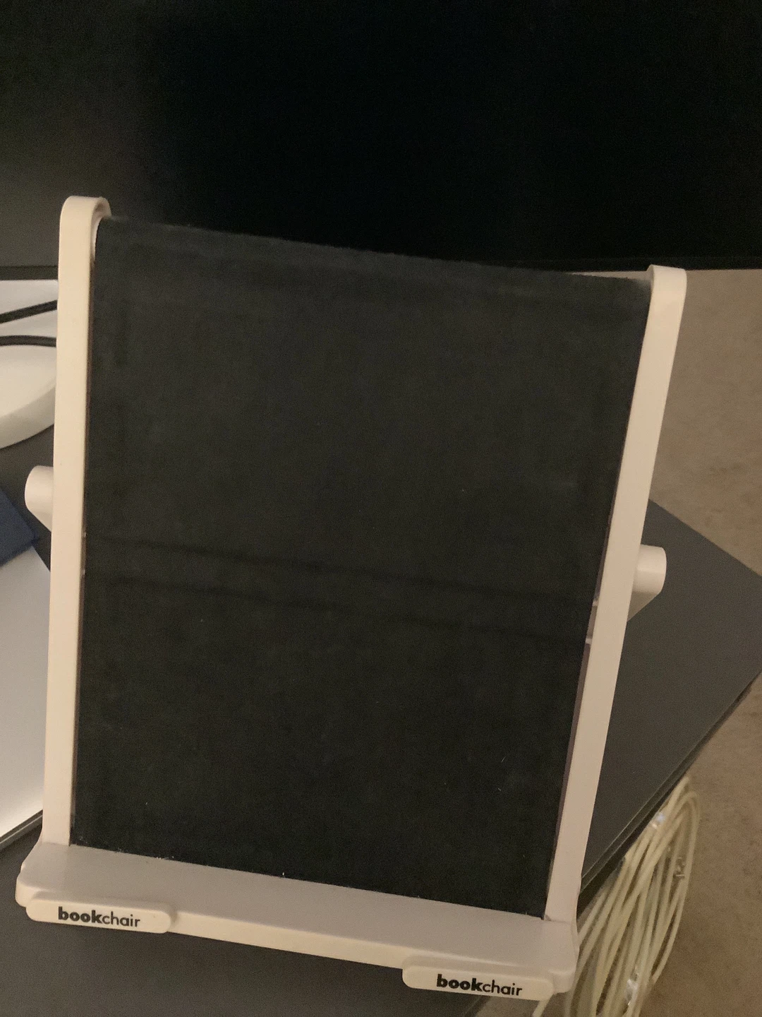 Book holder / “book chair” 🥕 - photo 2