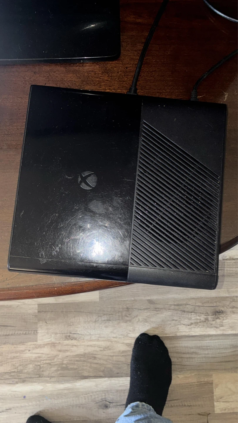 Xbox 360 Console with Two Controllers - photo 3