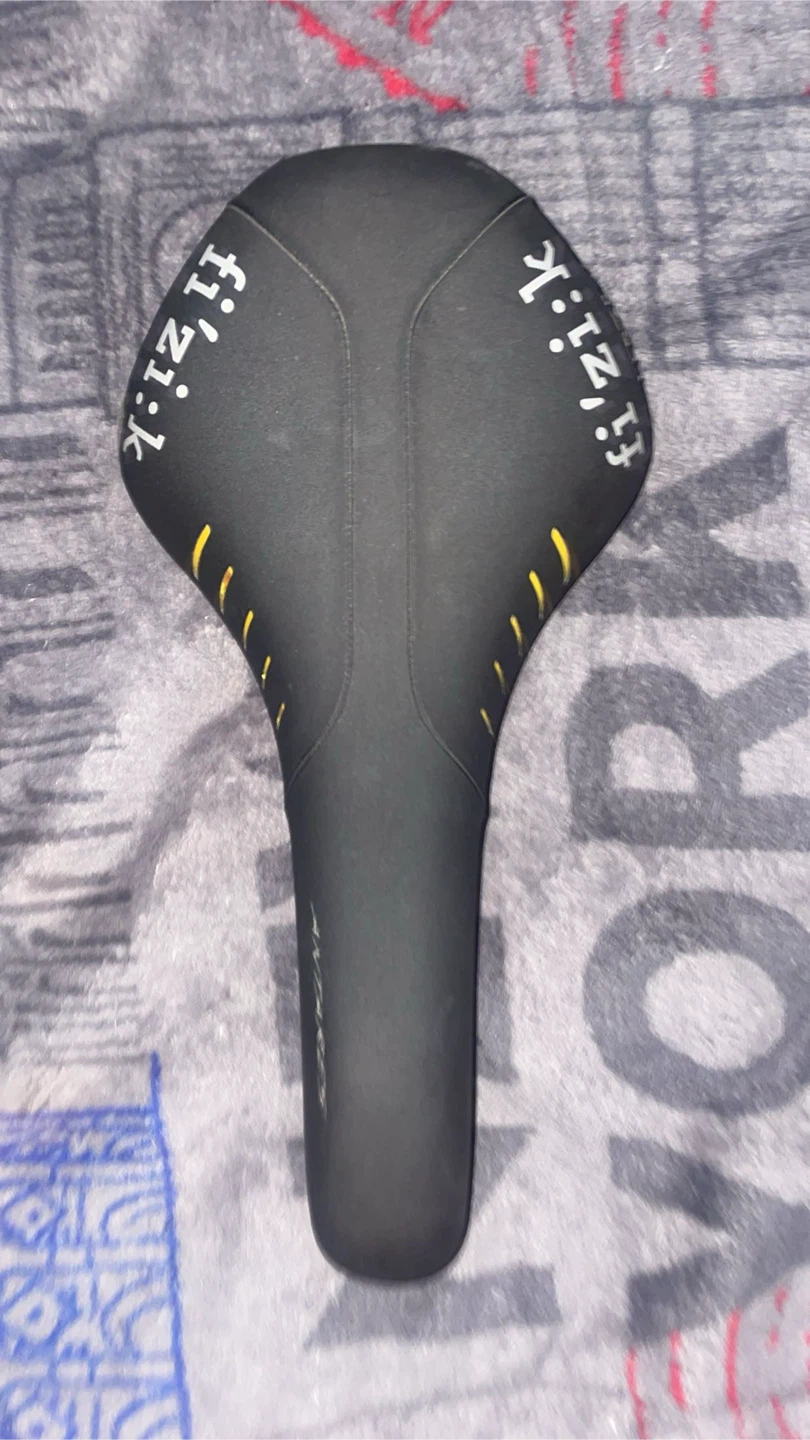 Fizik Anteres R3 Full Carbon saddle