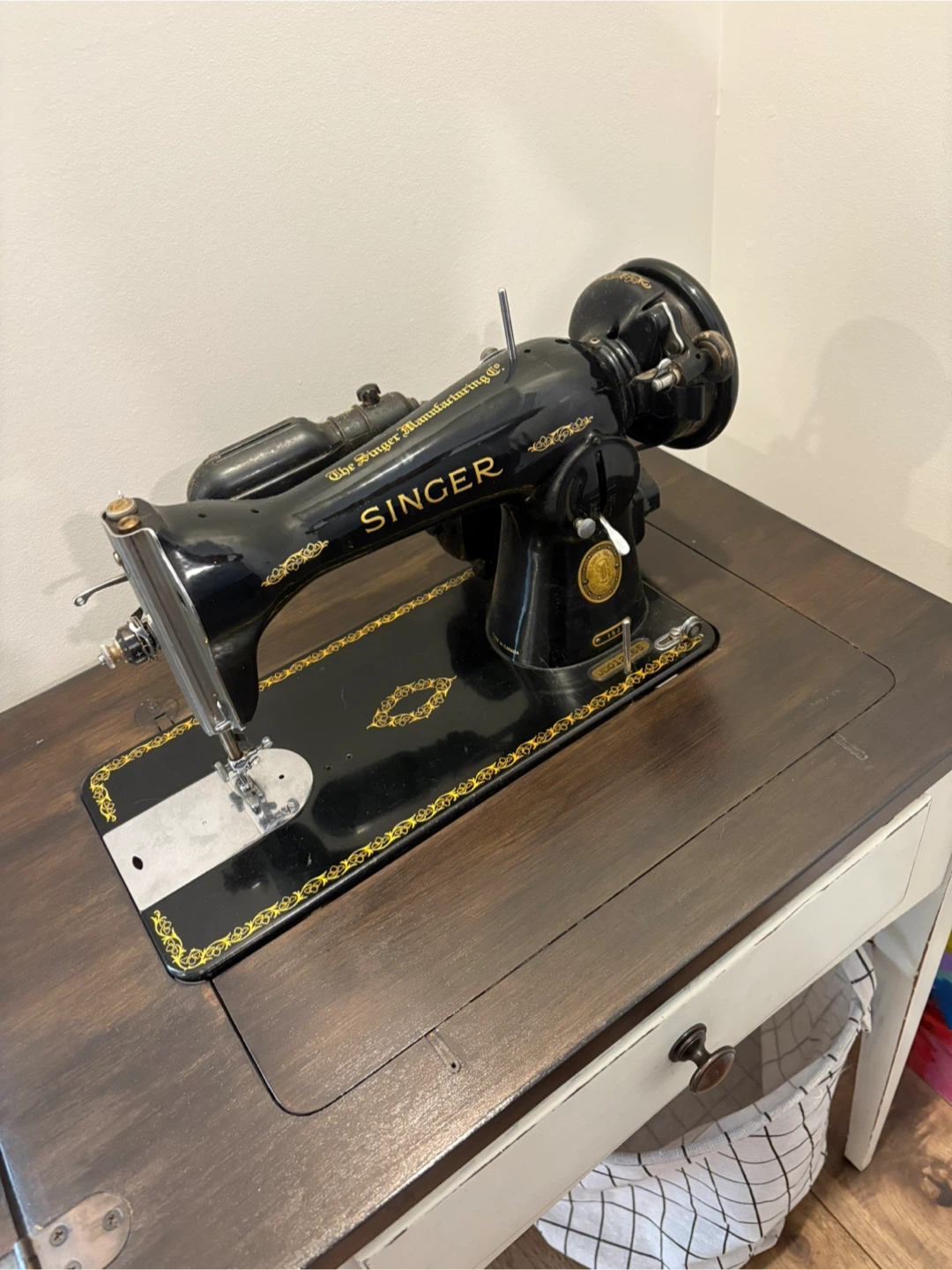 Vintage Singer Sewing Machine table - photo 5