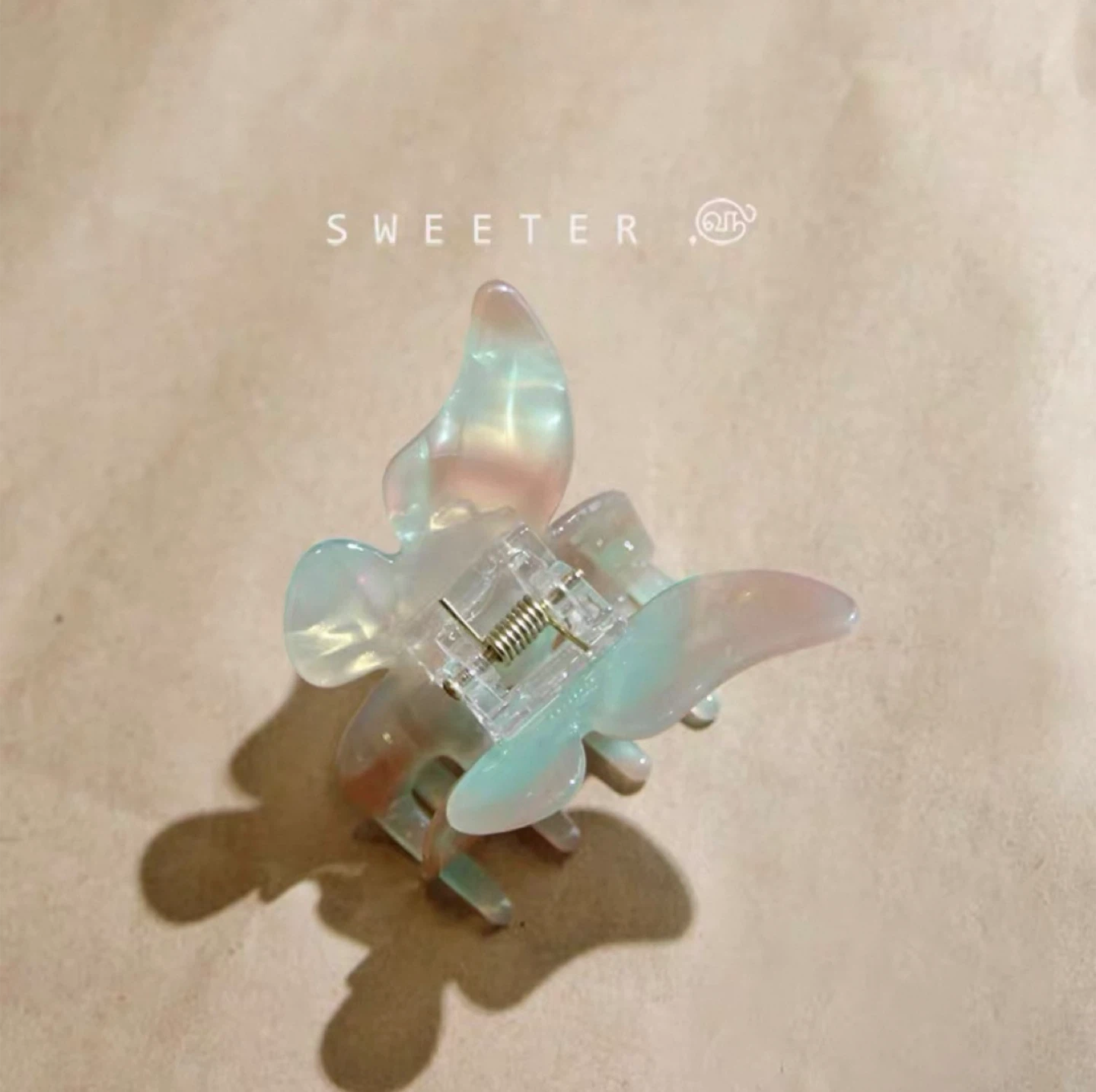BRAND NEW 🥕 Butterfly Claw Clip