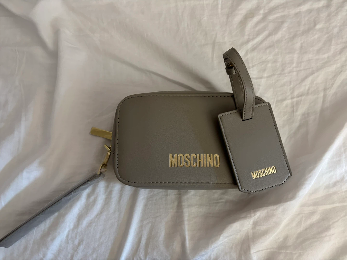 Moschino x China Airlines travel set (pouch + luggage tag, new)