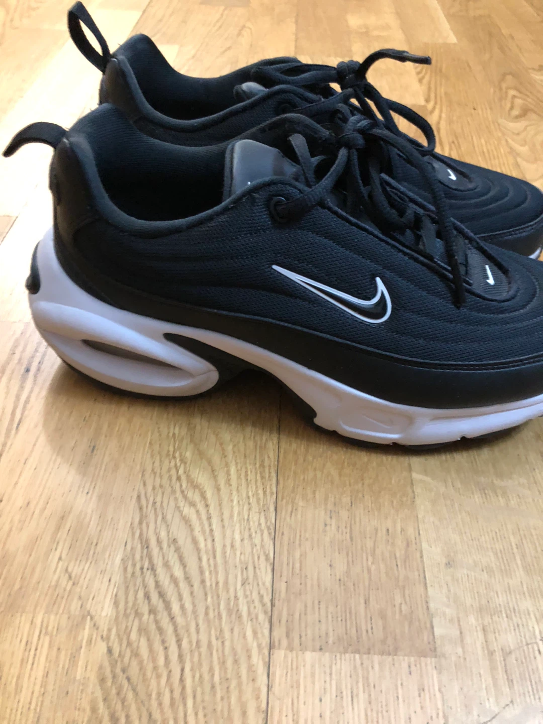 Nike Air Max Shoes - Black/White - Size 8.5
