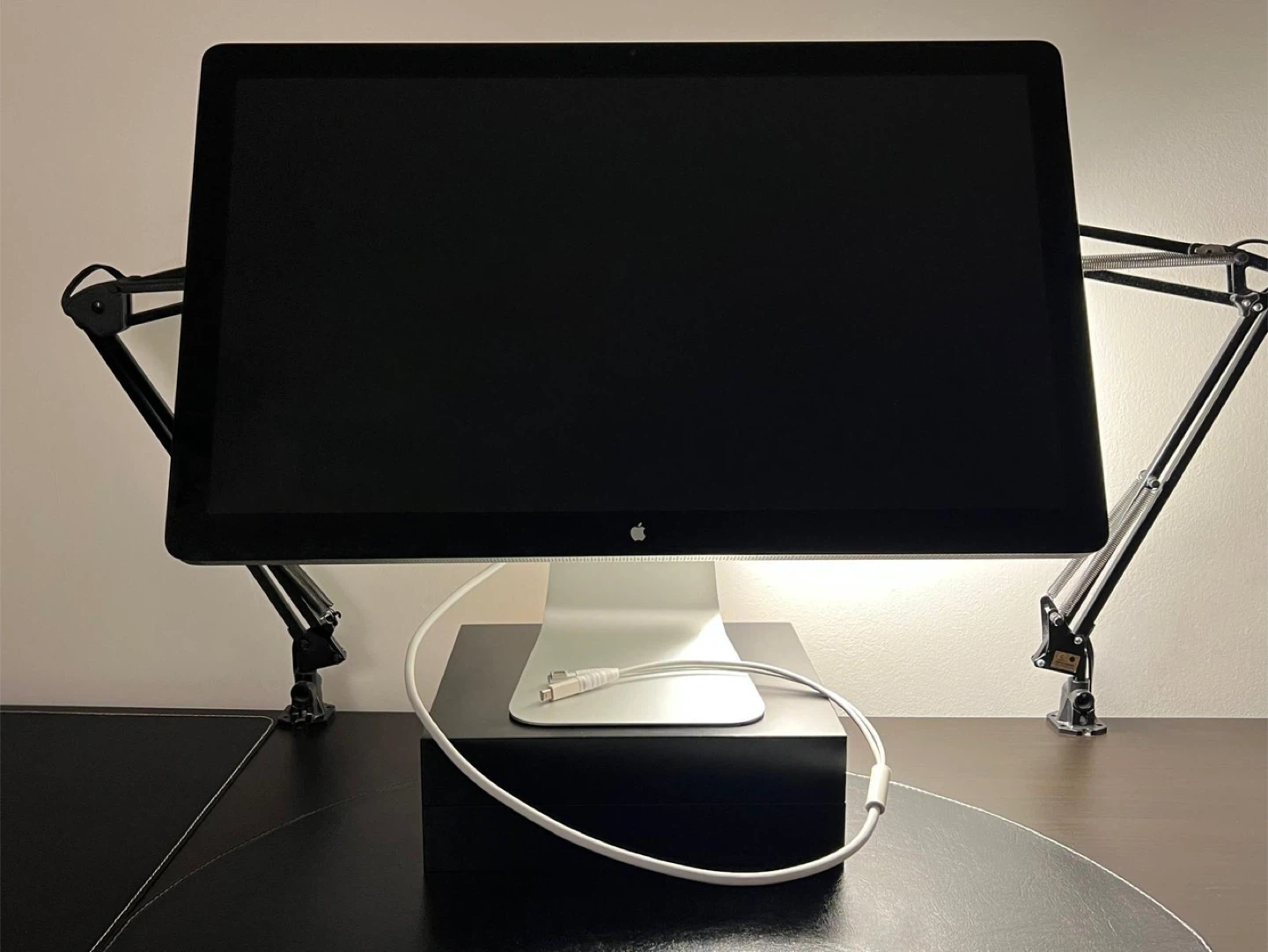 Apple Thunderbolt Display - 27” - 2K - 2560x1440 pixels - A1407