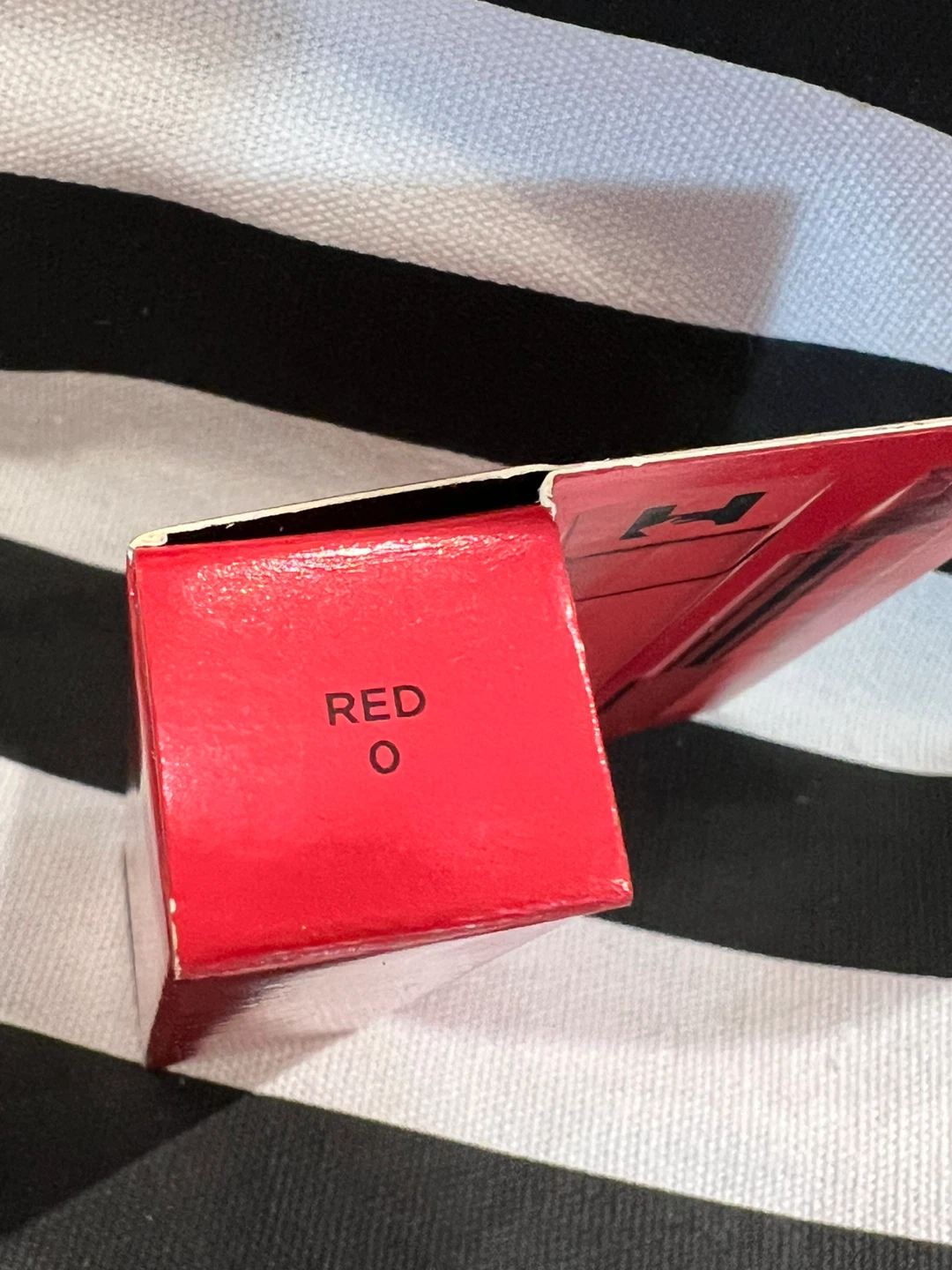 Mini Hourglass Unlocked Satin Crème Lipstick - Red 0 - photo 2