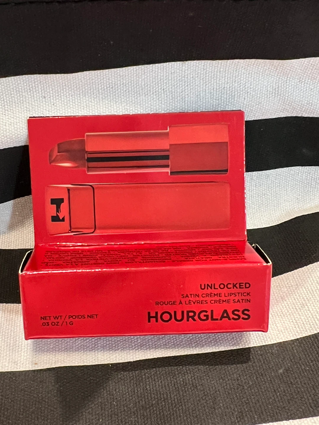 Mini Hourglass Unlocked Satin Crème Lipstick - Red 0