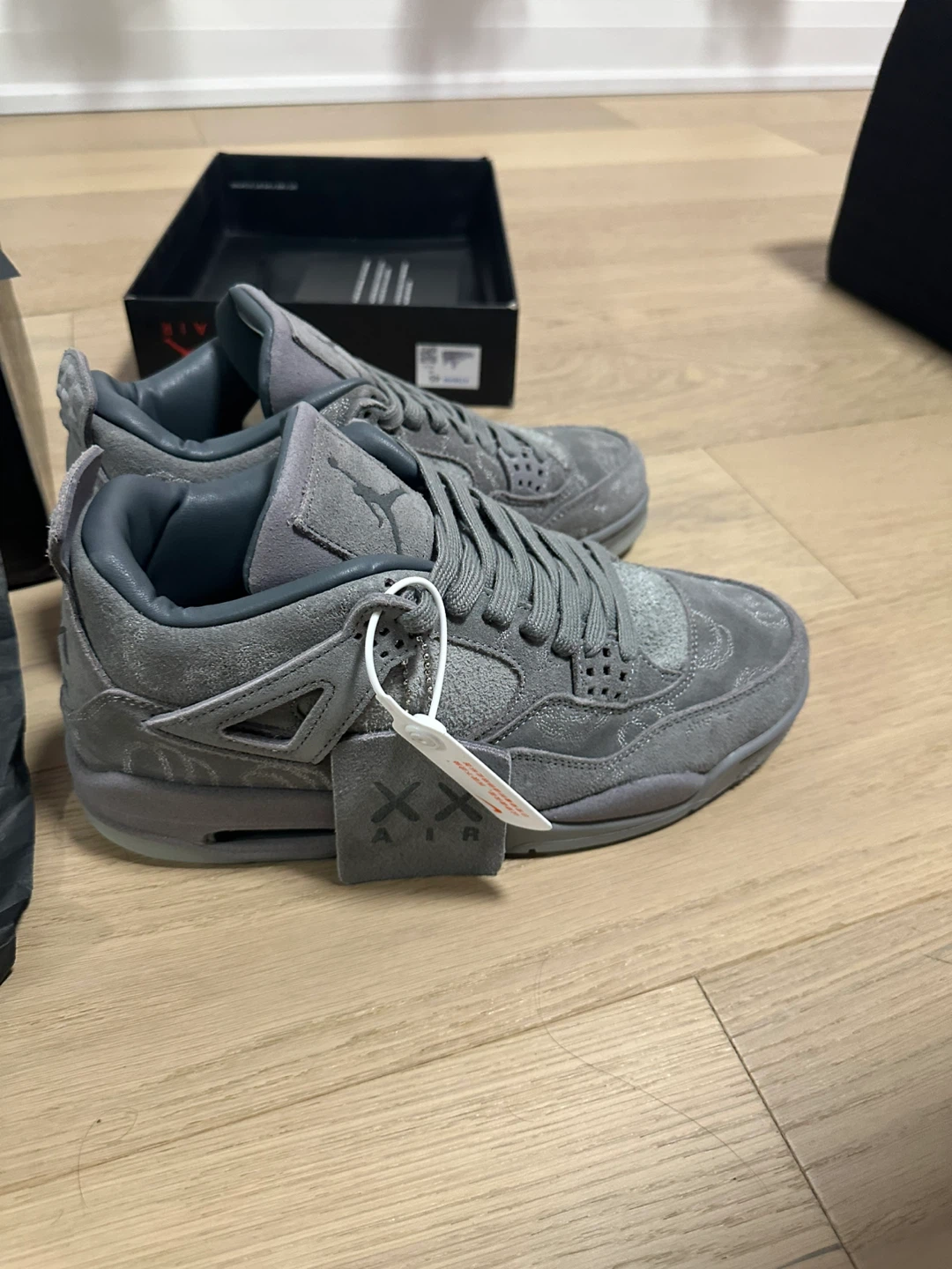BRAND NEW Air Jordan 4 Retro KAWS - photo 4