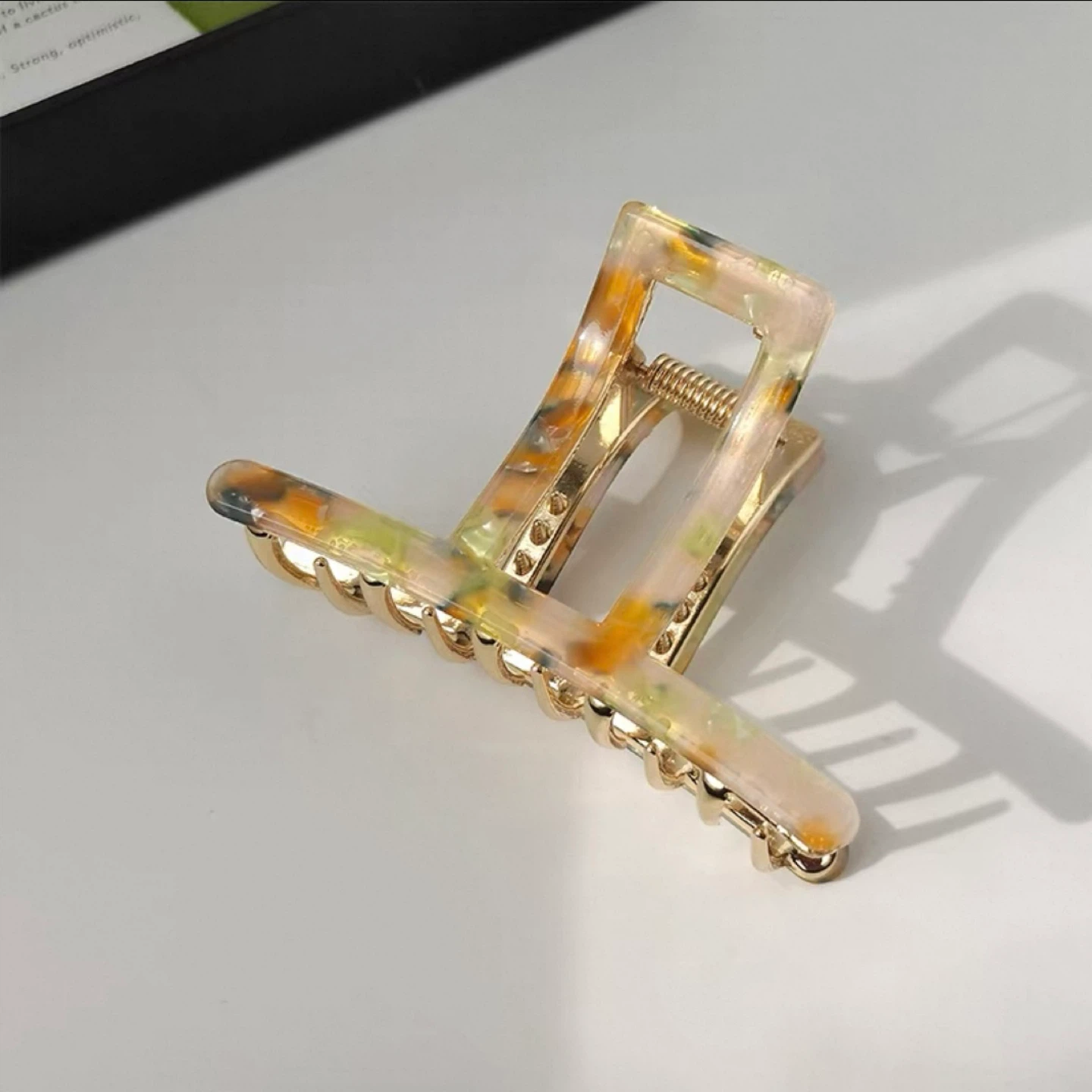 BRAND NEW 🥕 Gold Accents Tortoiseshell Claw Clip