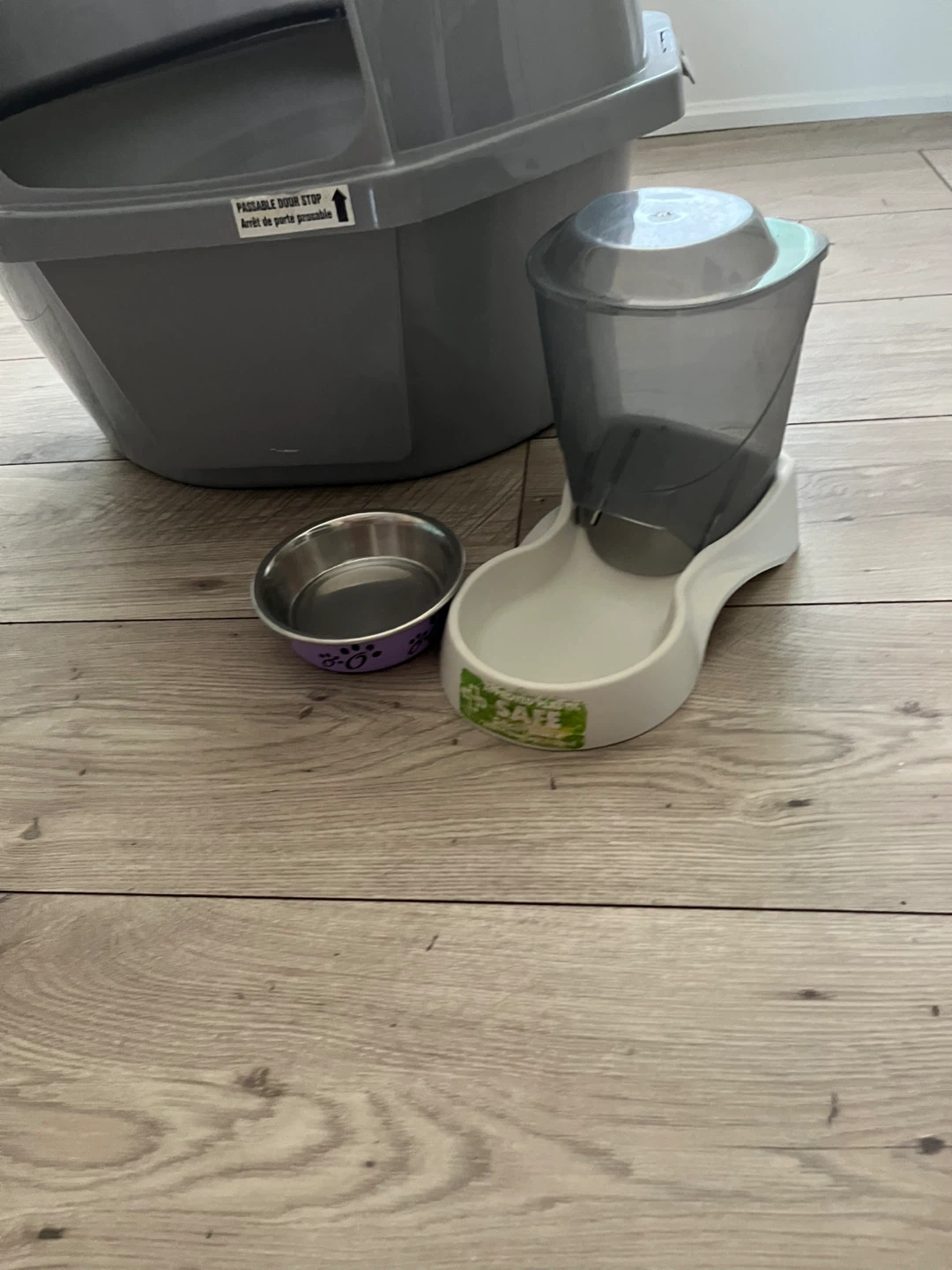 Corner Litter Box with Filter and Feeder bowls - photo 5