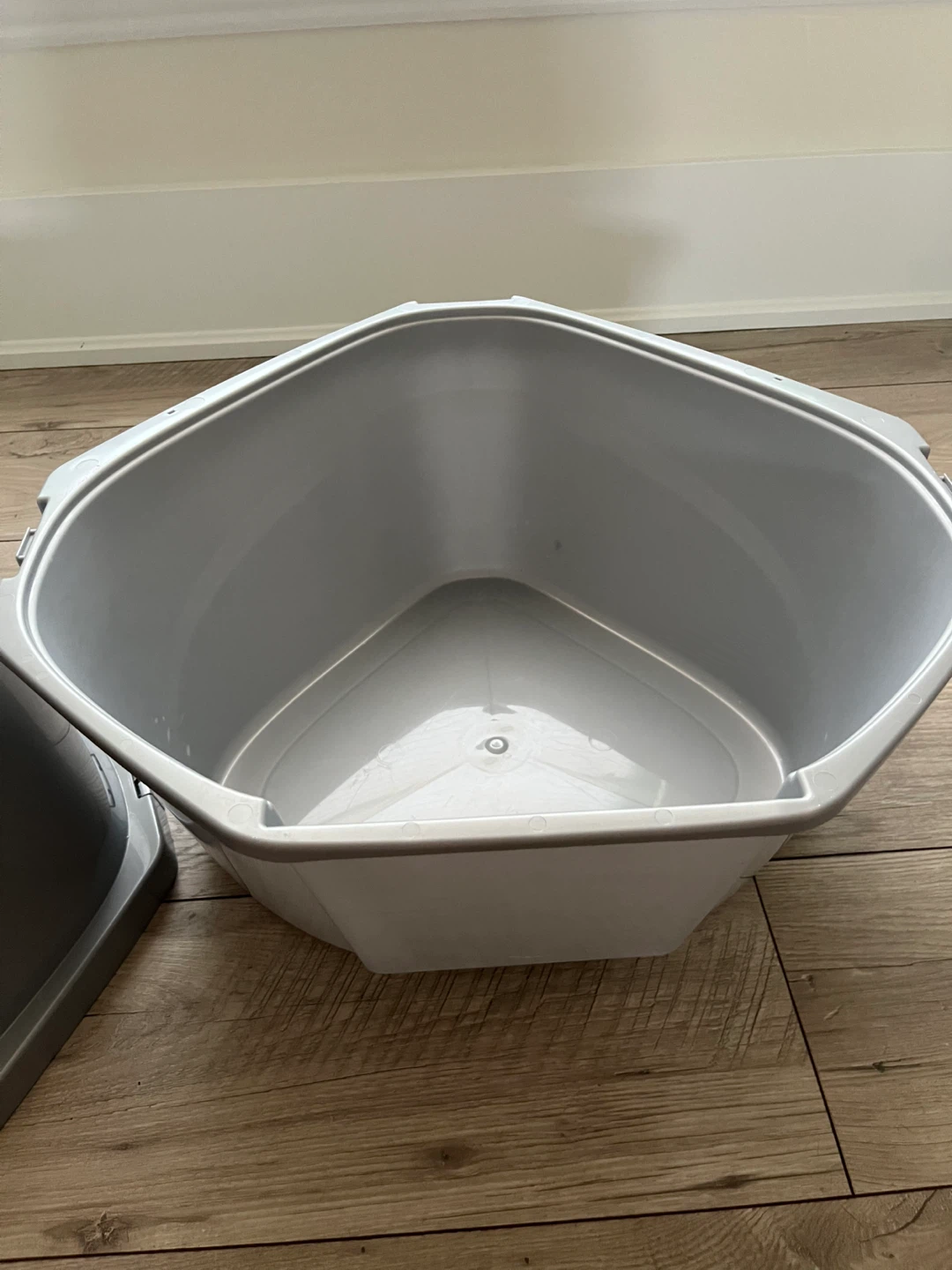 Corner Litter Box with Filter and Feeder bowls - photo 4