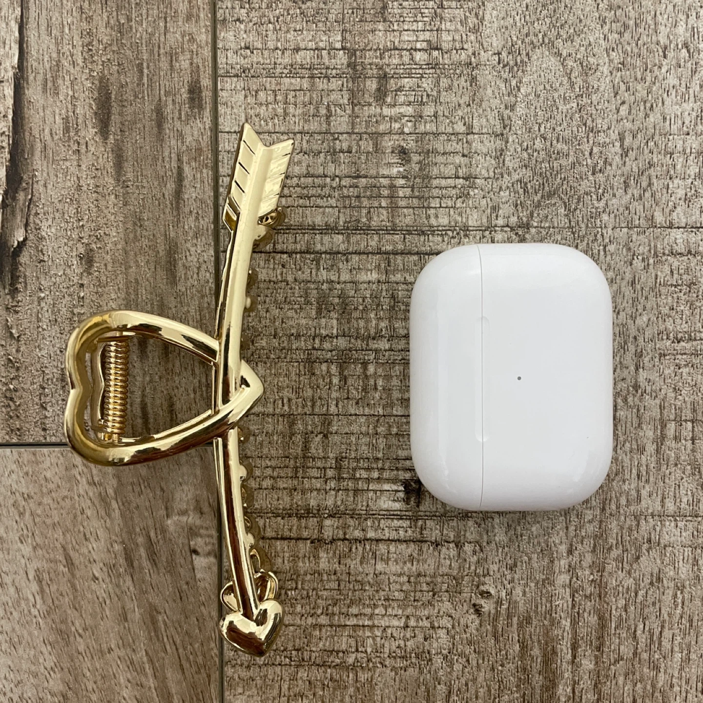 BRAND NEW 🥕 Gold Heart Arrow Claw Clip - photo 2