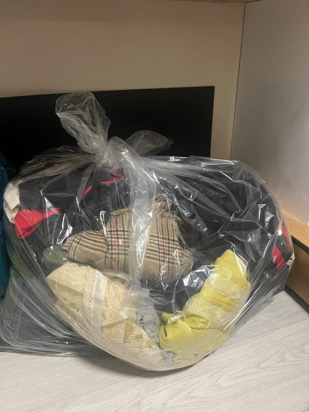 Bag of assorted clothing items - photo 2