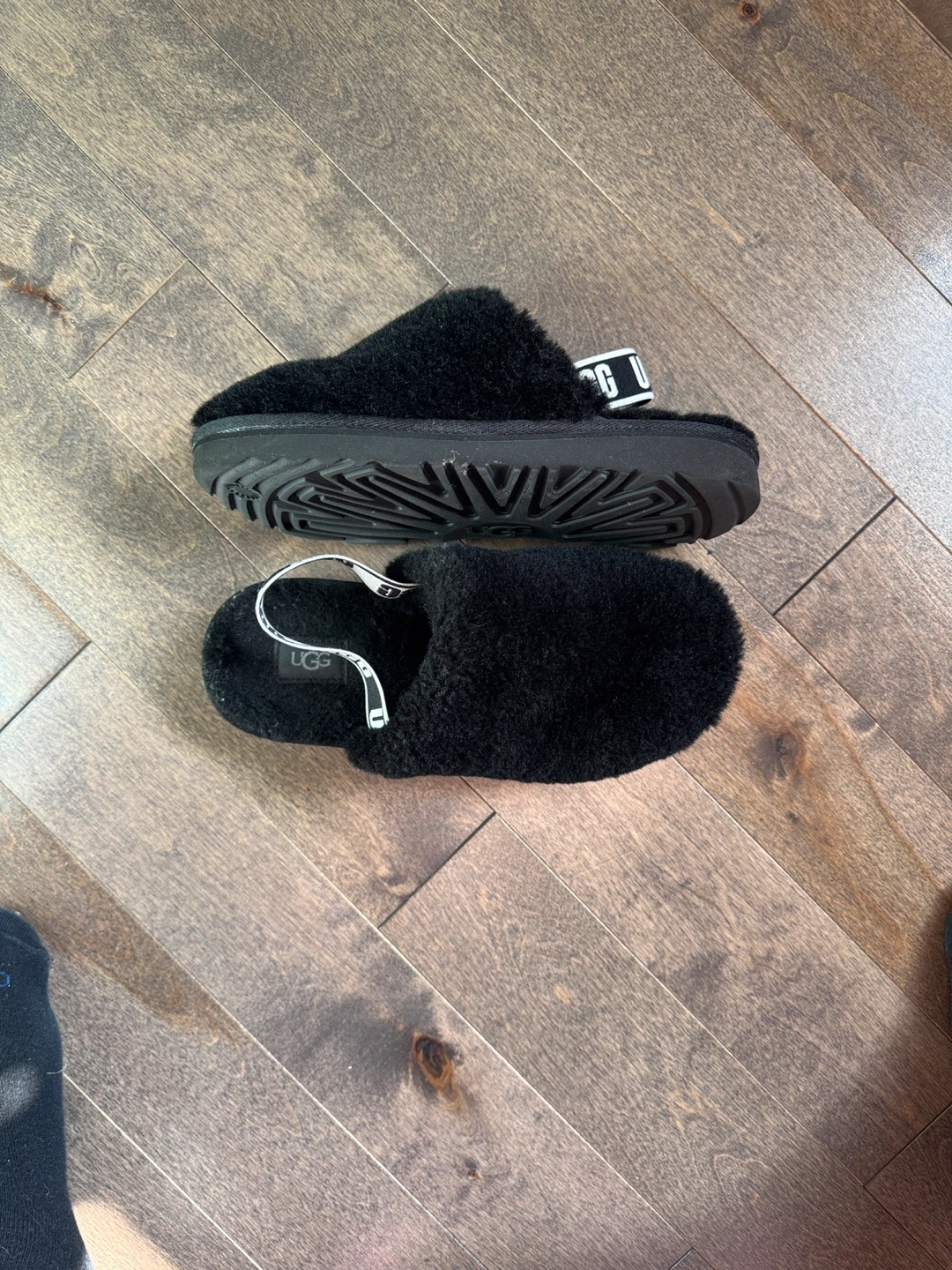 Kids Black UGG Slippers Size 2 - photo 3