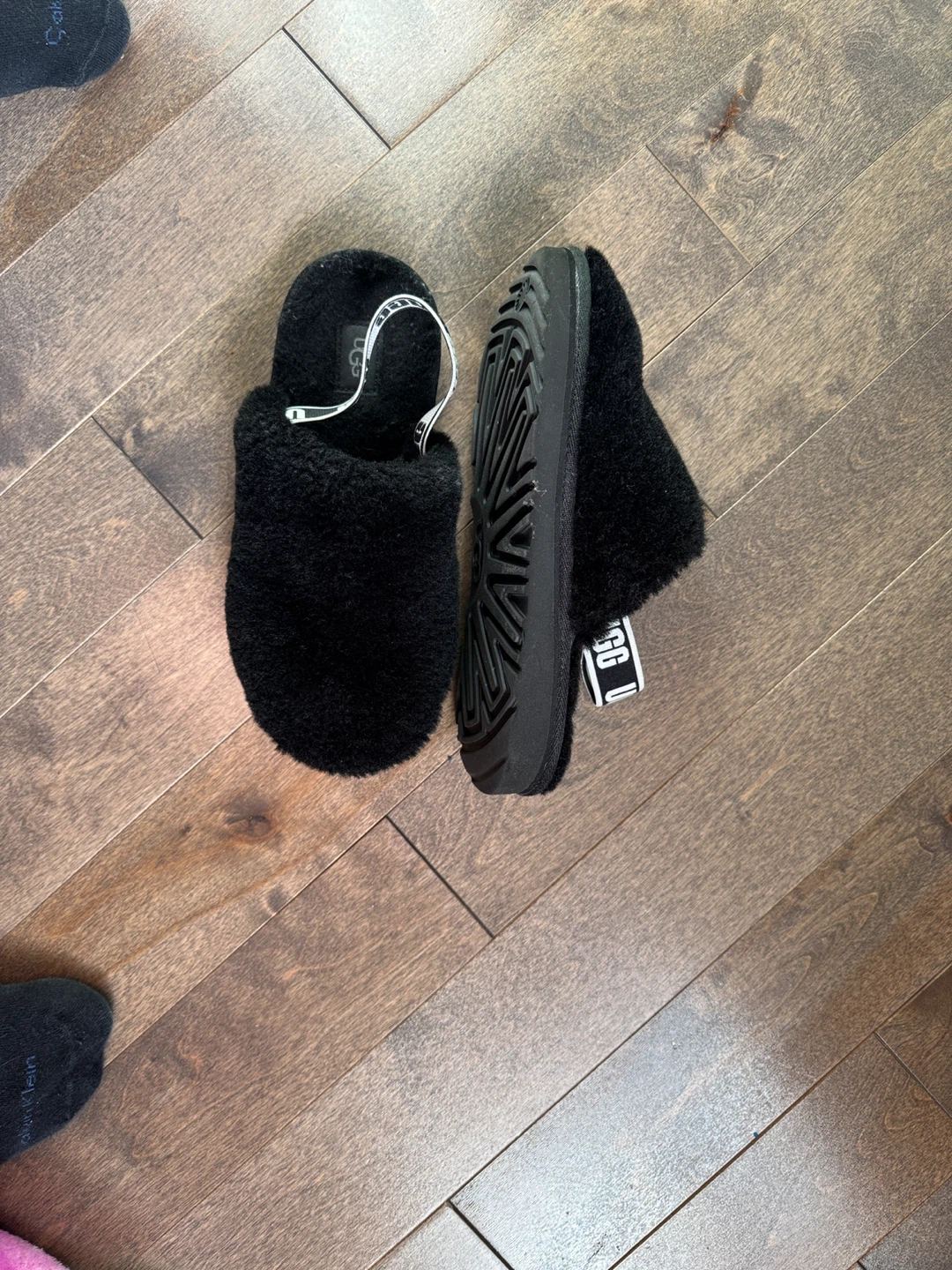 Kids Black UGG Slippers Size 2 - photo 2