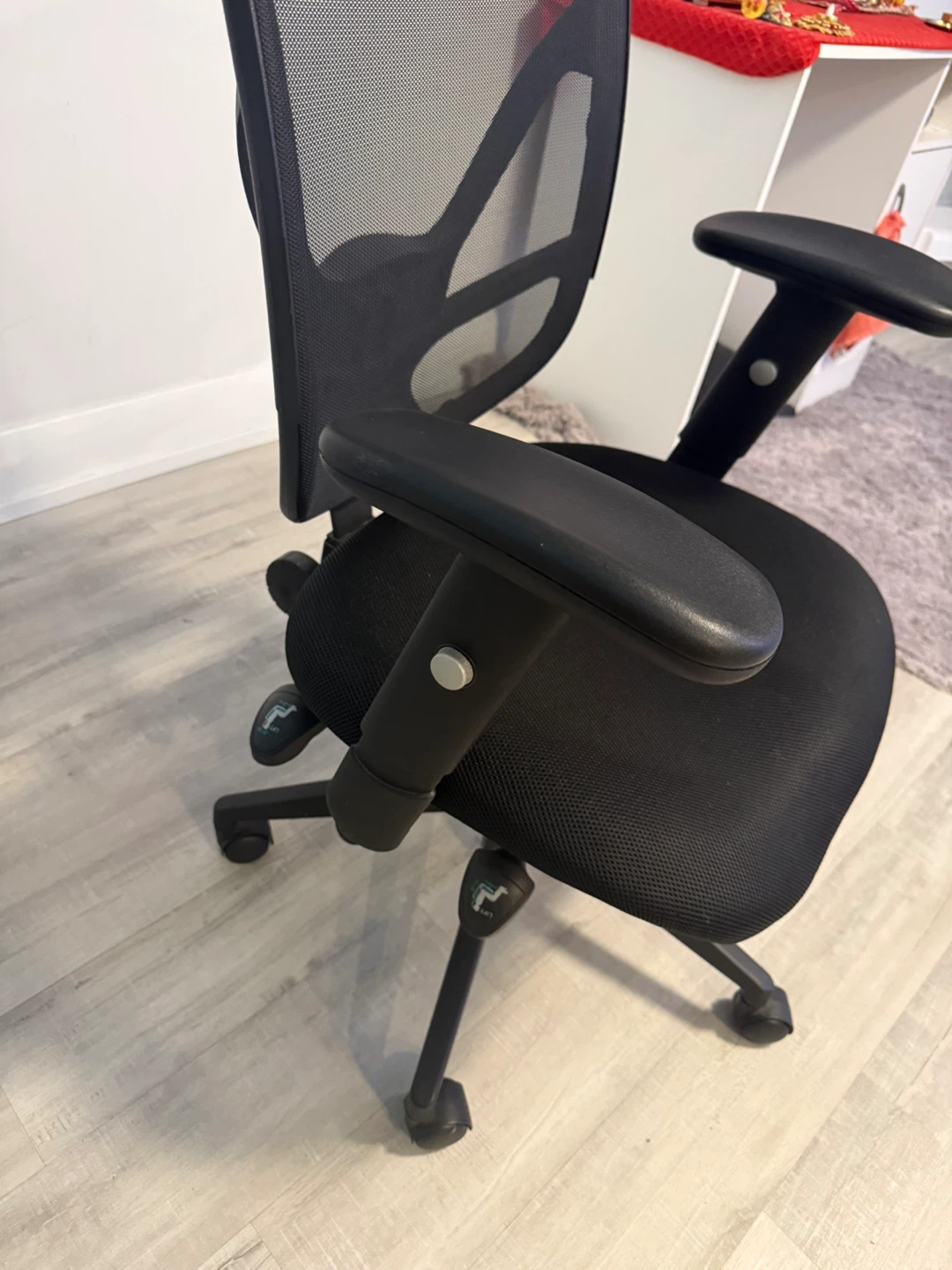Staples Berwood Mesh Fabric Task Chair - photo 2