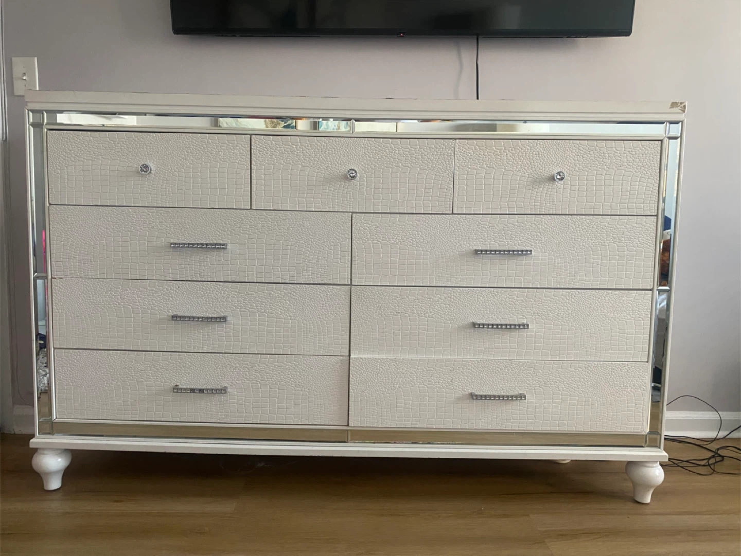 White 9-Drawer Dresser with Mirrored Accents - photo 3