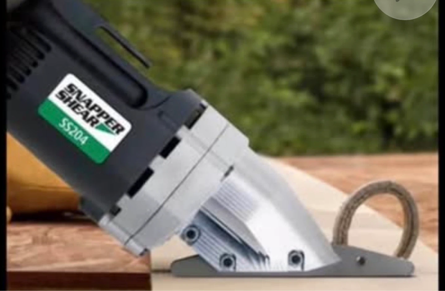 Snapper Shear SS204 Electric Metal Shear