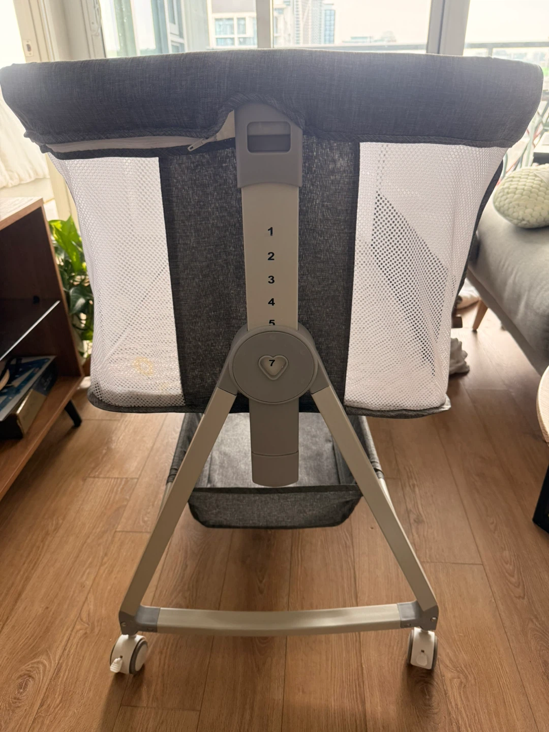 Co-Sleeper Baby Bassinet with Wheels - photo 5