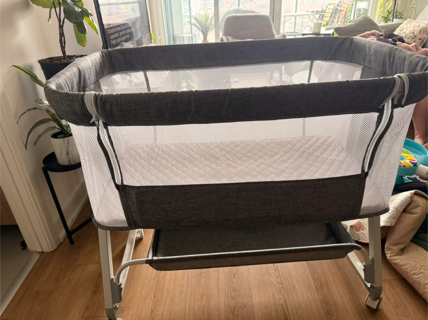 Co-Sleeper Baby Bassinet with Wheels - photo 3