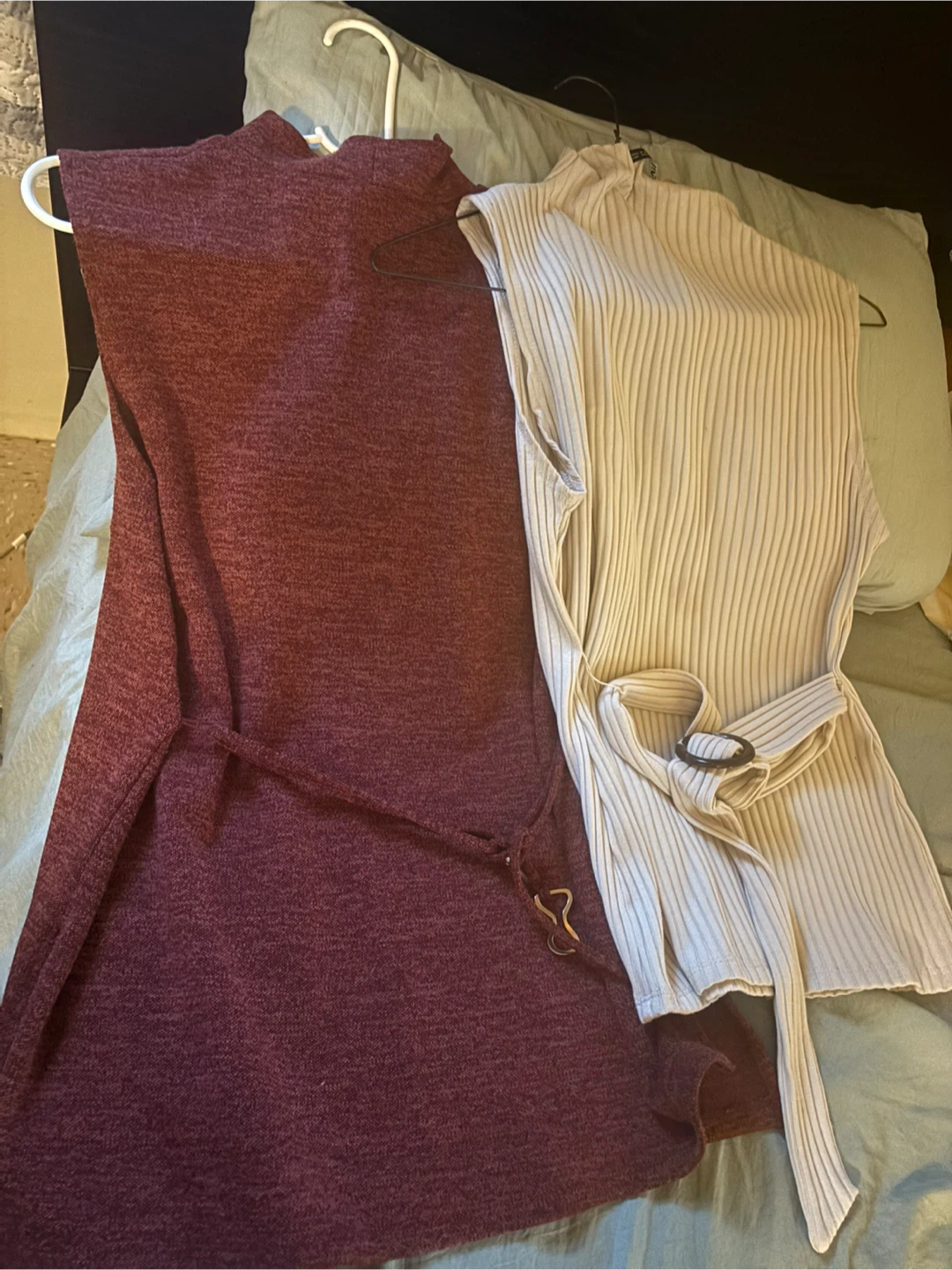 Women's Sleeveless Mock Neck tops