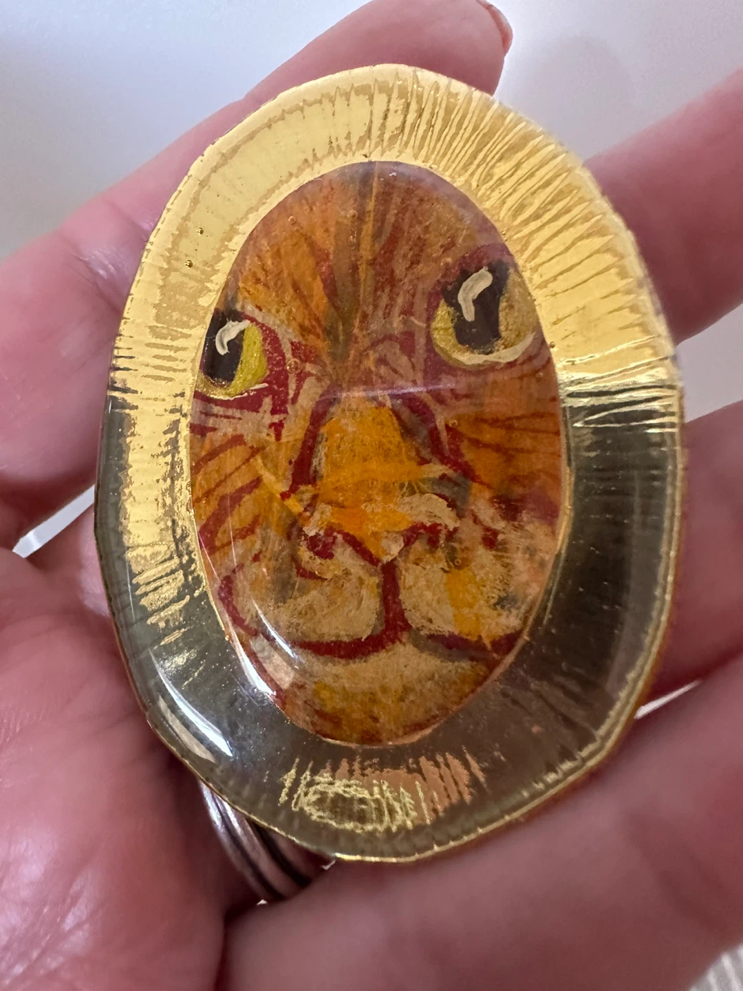 Hand-painted Lion Face Brooch - photo 5