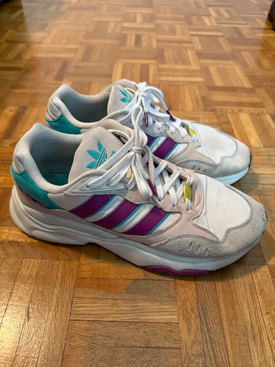 Adidas Sneakers