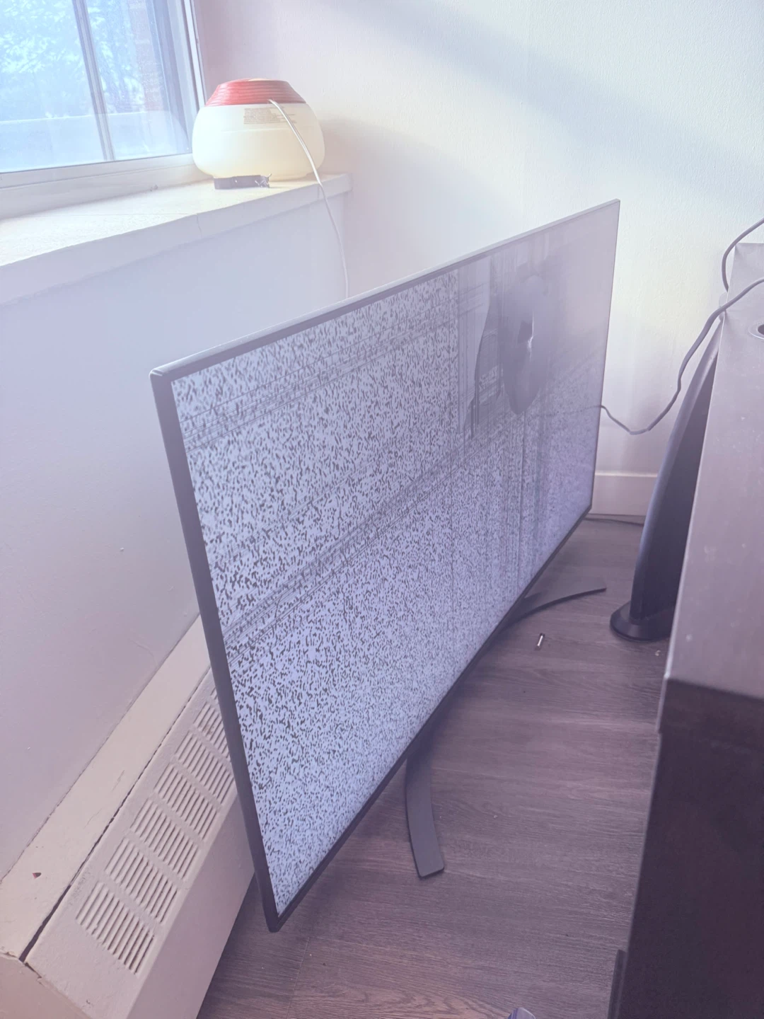 LG 55" Smart TV - Cracked Screen - photo 2