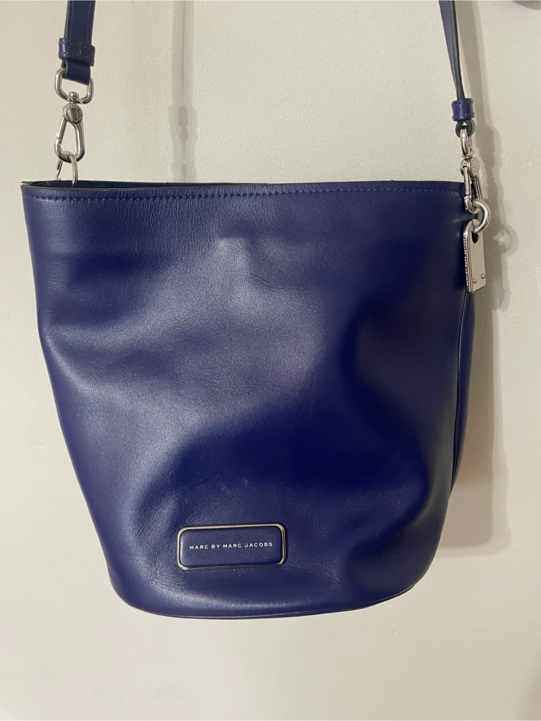 Marc by Marc Jacobs Navy Blue Leather Bucket Bag - photo 2