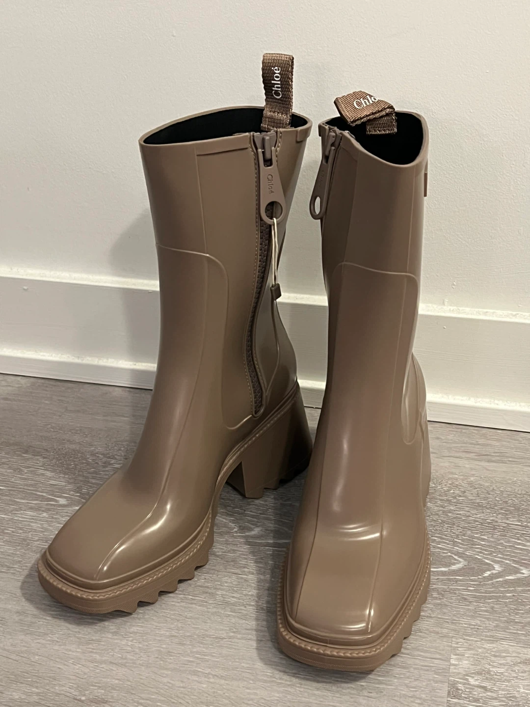 BNIB Chloe Betty Rain Boots Full Box