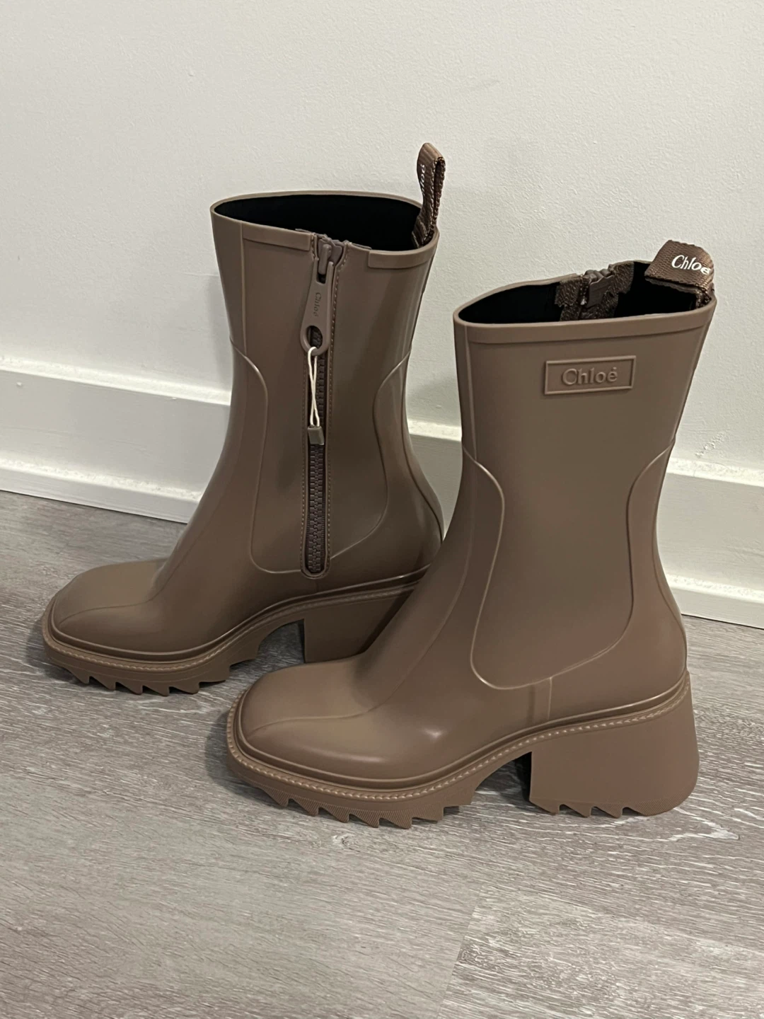 BNIB Chloe Betty Rain Boots Full Box - photo 2